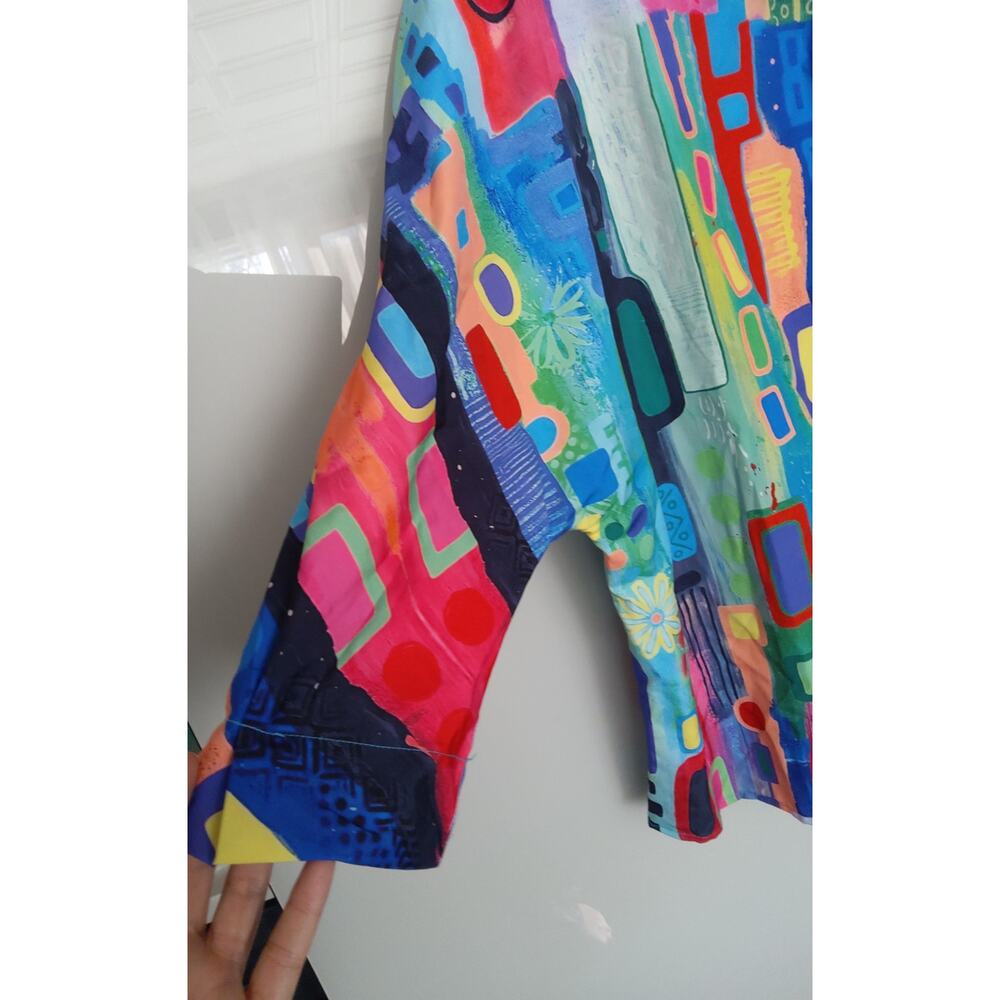 NWT Geometric Dopamine Art to wear blouse size XL Womans ruched sleeve button up - Picture 4 of 6